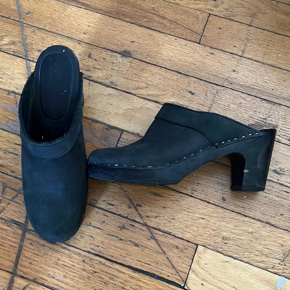 American Apparel black clogs